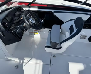 Bateau de travail Yamaha SX195 2025, remorqueur, JetDrive, 1812 cm³, suralimenté, 4 cylindres, 4 temps, haute performance, 8 personnes, remorque - Product Image 6