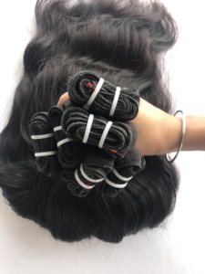 Exportación 100% Raw South Indian Temple Remy Virgin 20 'Paquete de ondas naturales Extensión de cabello Proveedor de trama de máquina doble de un solo donante - Product Image 6