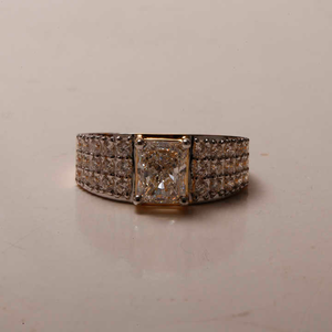 Bague de fiançailles pour homme en diamant de laboratoire taille radiant, solitaire à quatre griffes, personnalisable, tendance, idéale pour la demande en mariage - Product Image 5