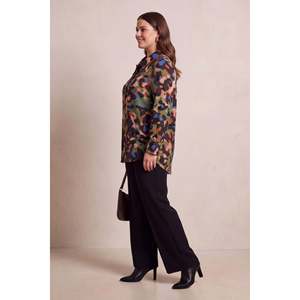 Blouse en viscose brillante taille grande Disi, couleur café - Product Image 2