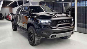 RAM 1500 TRX 4x4 Crew Cab 2024 d'occasion en excellent état, sièges en cuir, conduite à gauche, caméra de recul, 75001-100000 milles, écran tactile - Product Image 2