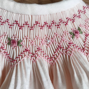 Vestido de lino suave hecho a mano para niñas pequeñas, estilo informal para el primer cumpleaños de niños pequeños, OEM hecho en Vietnam - Product Image 5