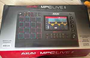 Offre le meilleur centre de production musicale autonome Akais Professional MPC LIVE II avec kit de câbles, 100% original, scellé en usine - Product Image 3