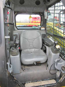 Chargeuse compacte Gehl V270 2023 : chargement lourd, travaux de construction, nivellement, aménagement paysager et manutention de matériaux - Product Image 5