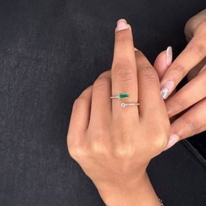 แหวนพลอยทองคำ K14แท้สีเหลืองทอง100% เครื่องประดับแฟชั่นที่มีมรกตและเพชรวงเปิดสำหรับงานแต่งงานวันเกิดสำหรับเด็กผู้หญิง - Product Image 4