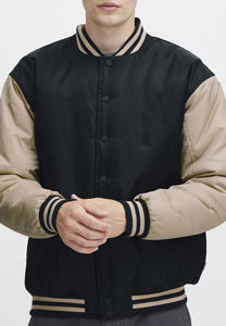 Chaqueta Varsity Premium OEM Personalizada para Hombre, Negra con Mangas en Contraste, Estilo Universitario de Béisbol, Tallas Grandes Disponibles - Product Image 2