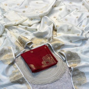 Sari en mousseline pure, douce comme de la soie, avec un motif tissé sur toute la surface, or, vêtements pour femmes indiennes, en stock, fabriqué en Inde - Product Image 1