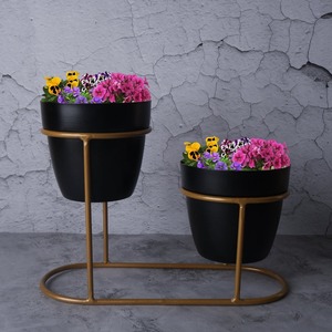 Jardinières en métal fabriquées à la main exclusives de haute qualité disponibles: Élevez votre espace avec des designs tendance - Product Image 2