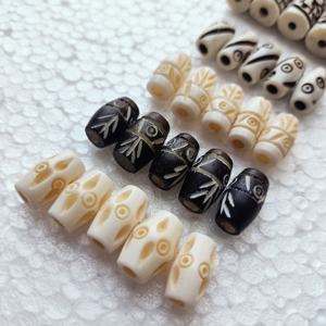 Cuenta de hueso tallada a mano hecha a medida en forma de tubo ideal para reventa por diseñadores de joyas de hueso y para fines de reventa. - Product Image 4