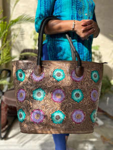 Nouvelle mode Turquoise violet fleur en cuir repoussé à la main sac à main fourre-tout Western Floral en cuir véritable sac à main en cuir de vachette personnalisé pour femmes - Product Image 3