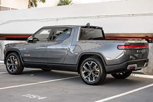 Rivian R1T Adventure Edition 2023, Quad-Motor AWD, Batterie de grande capacité, El Cap Granite - Product Image 6