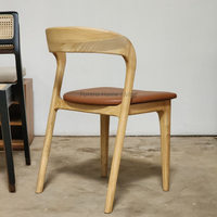 Chaise de salle à manger en bois de style moderne avec cuir synthétique pour la maison et le restaurant pour l'hôtel ou l'appartement