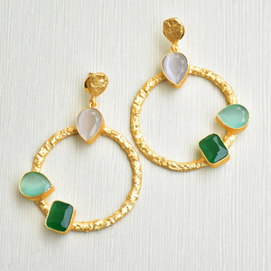 Boucles d'oreilles pendantes en laiton tendance, design en pierre naturelle brute, finition laiton satiné, pièce de style affirmé, haute qualité, vente en gros - Product Image 3