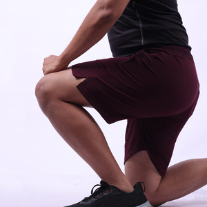 Pantalones cortos de entrenamiento de gimnasio informales para hombre hechos en Pakistán Material ligero de tacto suave Color granate con bolsillo lateral Buen proveedor - Product Image 4