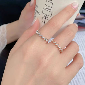 Anillo de Eternidad Moderno y Único con Diseño en Zig Zag para Chicas, Oro Puro de 14K o Plata, Diamante de Laboratorio con Claridad VS-VVS, Color DEF, Apilable - Product Image 5