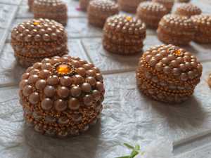 ชุดกล่อง Kumkum ในร่มประดับมุกทำด้วยมือ | ผู้ถือ Kumkum แบบดั้งเดิมกล่องเครื่องประดับตกแต่งสำหรับ Pooja และของขวัญคืน - Product Image 5