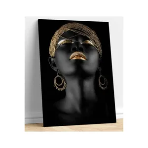 Portrait de femme noire Fida avec des lèvres dorées, impression sur toile - Product Image 6