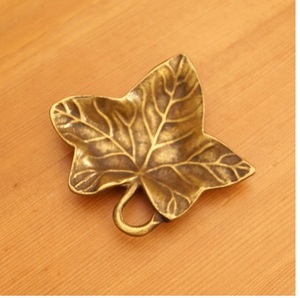 ที่ทับกระดาษดีไซน์กระทะทองเหลืองแท้สำหรับตกแต่งโต๊ะ ที่ทับกระดาษโลหะรูปแบบใหม่ ที่ทับกระดาษโลหะรูปแบบใหม่ล่าสุด - Product Image 2