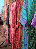 Vente en gros de kimono de vacances de luxe pour femmes Vente en gros de kimonos en soie pour femmes, robe de plage vintage, robe de nuit unique, parfaite