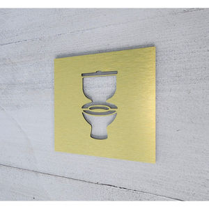 Plaque de signalisation de porte de salle de bain en métal plaqué or de forme carrée, parfaite pour la décoration élégante de la salle de bain et le style moderne - Product Image 3