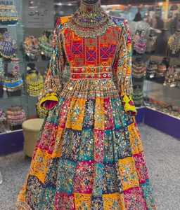 Robe traditionnelle afghane vintage pour femme en lin et satin, confortable, brodée, ornée de paillettes, de volants et de perles, taille naturelle, écologique, coupe boule - Product Image 6