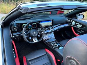 2021 E53 AMG Cabriolet, Motor Turbo de 6 Cilindros y 429 hp, Equipamiento de Alta Gama, Color Rojo Rubí Metálico, Sin Modificaciones - Product Image 2