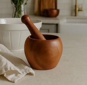 Mortero y Maja de Madera de Diseño Nuevo y Moderno para Moler Ingredientes Ayurvédicos y Remedios Herbales con Textura Consistente - Product Image 1