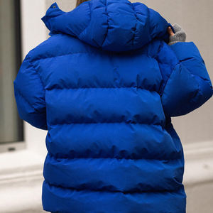 Chaqueta acolchada ligera para mujer con aislamiento acolchado, ropa exterior de invierno para exportación y comercio al por mayor. - Product Image 3