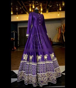 Style Bollywood tendance couleur violette robe entièrement flair en broderie avec tissu tapeta doux pour les femmes pakistanaises indiennes - Product Image 4