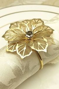 Anneau de serviette en strass floral de luxe, élégant porte-serviettes en métal à fleurs creuses pour la décoration de table de mariage, banquet, fête - Product Image 2