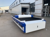 Laser de coupe de CO2 de forte stabilité Offre Spéciale C2 1325 pour le panneau acrylique de mousse de plexiglas de conseil de densité