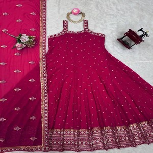 ชุดกาวน์ partywear และ dupatta ชุดใน foux georgette ด้ายปักเลื่อมรวมถึงแขนเสื้อเพิ่มเติมและ dupatta ที่สง่างาม - Product Image 6