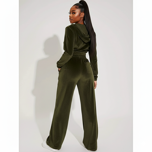 Survêtement décontracté d'hiver pour femme en velours 100% avec sweat à capuche à enfiler à manches longues, poches pratiques, technique brodée et boutons machine - Product Image 3