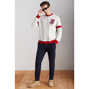 Sweat-shirt à col en V pour homme GRIMELANGE Reynon, en coton biologique, doublé en polaire, ultra doux, avec application - Product Image 4