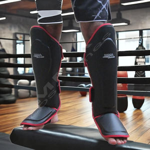 Protectores de Espinillas de Piel Sintética PU para Muay Thai, Color Rojo y Negro, Venta al Por Mayor |   Protectores de Espalda de Pierna para Kickboxing y MMA con Logotipo Personalizado |   OEM ODM - Product Image 1