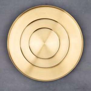 Plateau de service en laiton polyvalent conçu pour servir des boissons ou des desserts et pour servir de superbe pièce maîtresse pour votre table à manger - Product Image 2