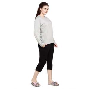 Conjunto Capri de Manga Larga para Mujer Evolove, Cuello Redondo Gris con Estampado Evolove, Pijama de Punto Suave - Product Image 1