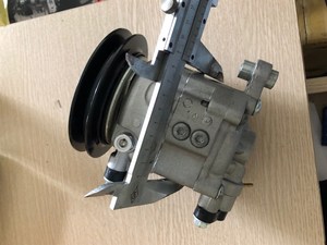 Compresor de aire acondicionado AC 12V 4425700/4456130 para excavadora HITACHI EX55 ZX55 ZX60 ZAX55 piezas de maquinaria de construcción - Product Image 2