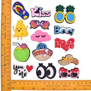 Breloques en silicone et PVC personnalisées en gros, breloques amusantes pour sacs à main pour femmes, accessoires pour sacs de plage - Product Image 2