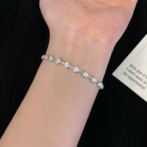 Bracelet tennis serti de diamants de laboratoire ronds 3.60tcw en or blanc, certifié IGI D-E-F VVSVS, bracelets et joncs en diamants certifiés - Product Image 6