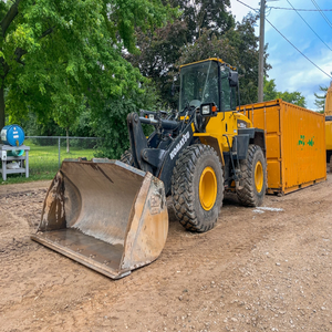 รถตักดินแบบพรีเมี่ยมพร้อมเครื่องยนต์มอเตอร์เกียร์และระบบไฮดรอลิกที่ทนทานปั๊มลูกสูบแบบผสมผสานแบริ่งมีสินค้าในสต็อก - Product Image 1