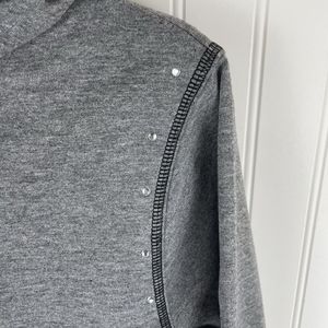 ผู้ผลิตเสื้อฮู้ดดี้แบบรีเวท OEM ผ้าฝ้ายฟลีซ 100% สำหรับฤดูหนาว ทรงโอเวอร์ไซส์ ระบายอากาศได้ดี เป็นมิตรกับสิ่งแวดล้อม ประดับด้วยตัวอักษรเพชร พรีเมียม น้ำหนัก 250 กรัม แบบพัฟ - Product Image 2