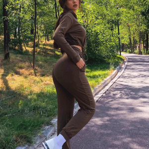 Imprimé personnalisé femmes recadrée survêtement deux pièces tenue élégante vêtements de sport confortables avec broderie personnalisation - Product Image 2