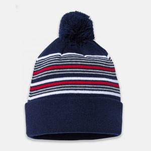 หมวกไหมพรมปอมปอมปอมสีดำและสีทองสำหรับสมาคมและพี่น้องอัลฟ่าทีต้าอัลฟาฟี - Product Image 4