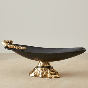 Bol en métal de style design abstrait fini noir et or Design de qualité supérieure pour centre de table de mariage et décor de fête - Product Image 1