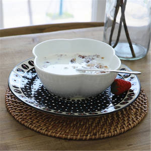 Vente en gros de sets de table ronds en rotin naturel faits à la main au Vietnam pour des ustensiles de cuisine écologiques et une décoration de table de fête de mariage - Product Image 5