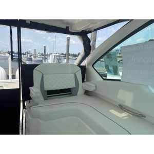 Bateau de pêche Pursuit DC 326 2025 avec moteur Yamaha, longueur 8,1-12 m, capacité de carburant de 300 gallons - Product Image 6