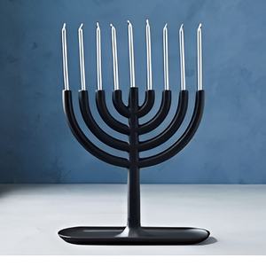 Elegante Menorah pulida brillante de latón, Menorah de diseño de lujo para accesorios de vajilla, portavelas a precio atractivo - Product Image 3