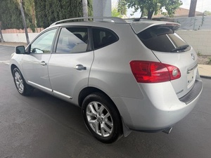 Nissan Rogue SV AWD 2011 - Product Image 2