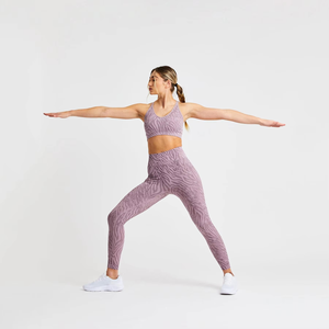 Venta al por mayor de alta cintura gimnasio deportes Leggings apretado Fitness sin costuras Yoga desgaste Leggings 2PCs Yoga Set para las mujeres - Product Image 5